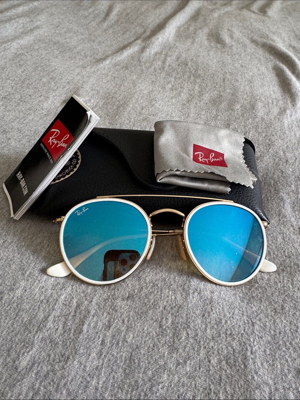 Ray-Ban Round Sunglasses with Blue Mirrored Lenses and Gold Frame